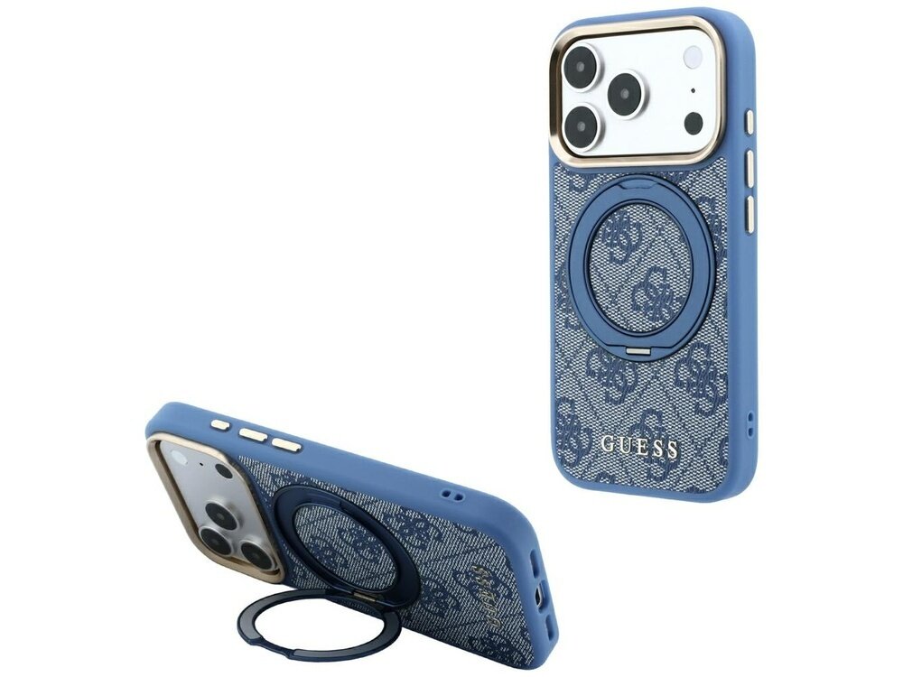 Niebieskie etui na telefon z logo \'GUESS\' i wzorem w litery, posiada okrągły uchwyt na tylnej części. Etui jest przeznaczone do telefonu z trzema aparatami i ma złote wykończenia wokół obiektywów.
