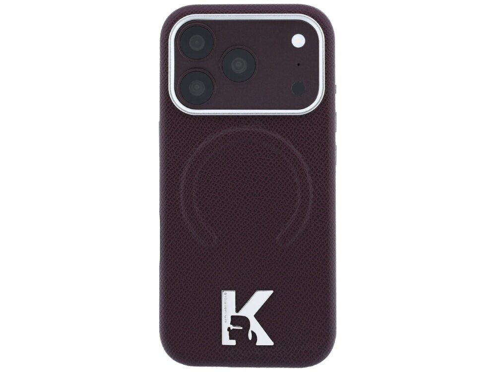 Burgundowe etui na telefon z trzema widocznymi obiektywami aparatu i logo w kształcie litery \'K\' na dole. Powierzchnia etui ma teksturę i widoczny jest okrągły wzór.