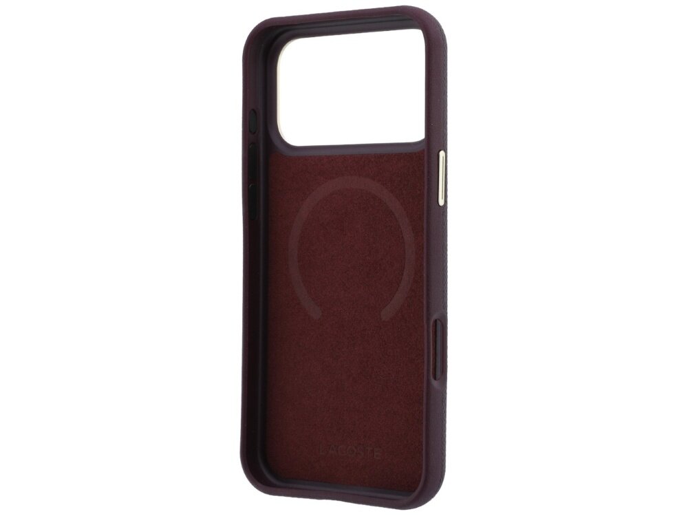 Burgundowe etui na telefon z dużym otworem na aparat i napisem \'LACOSTE\' wewnątrz. Wewnątrz widoczny jest okrągły wzór sugerujący kompatybilność z MagSafe.