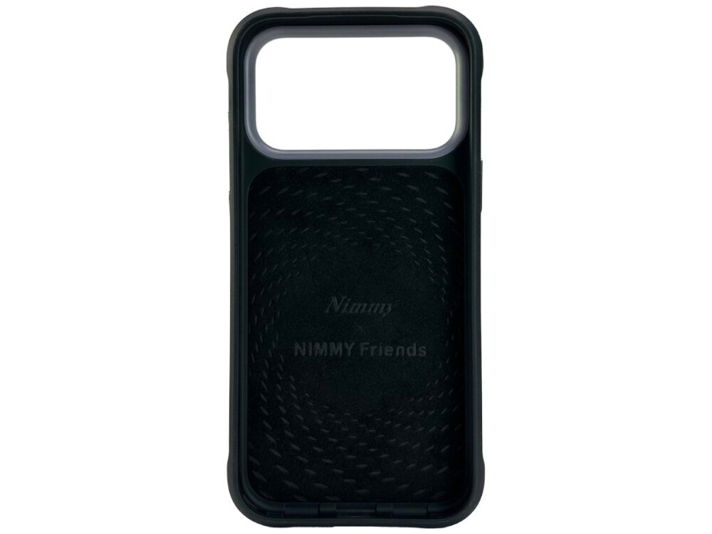 Czarne etui z dużym otworem na aparat, z napisem \'Nimmy NIMMY Friends\' na tylnej części.