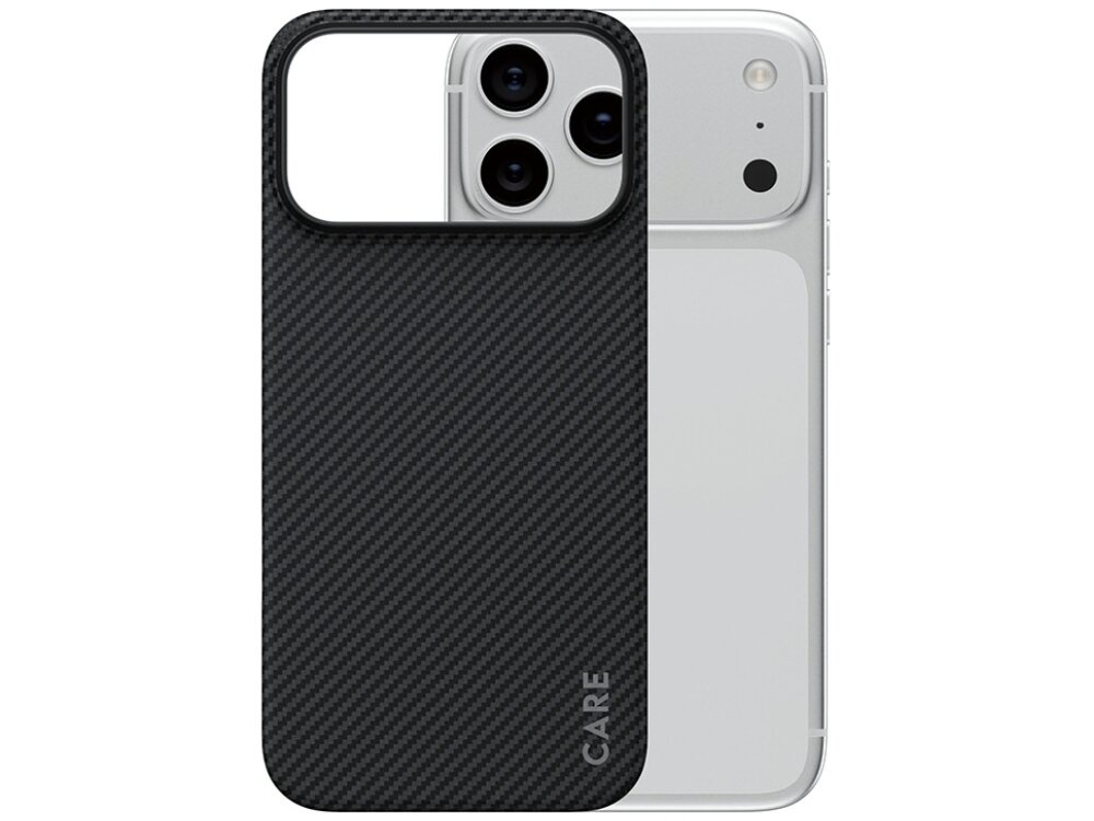 Czarne etui z teksturą węglową, z dużym wycięciem na aparat, nałożone na srebrny telefon z trzema obiektywami. Na etui widoczny jest napis \'CARE\'.