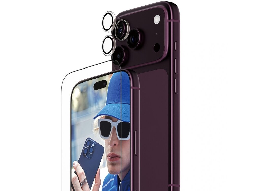 Obraz przedstawia telefon komórkowy z nałożonym szkłem ochronnym na ekran i obiektywy aparatu. W tle widoczna jest osoba trzymająca telefon, ubrana w niebieską czapkę i białe okulary przeciwsłoneczne.