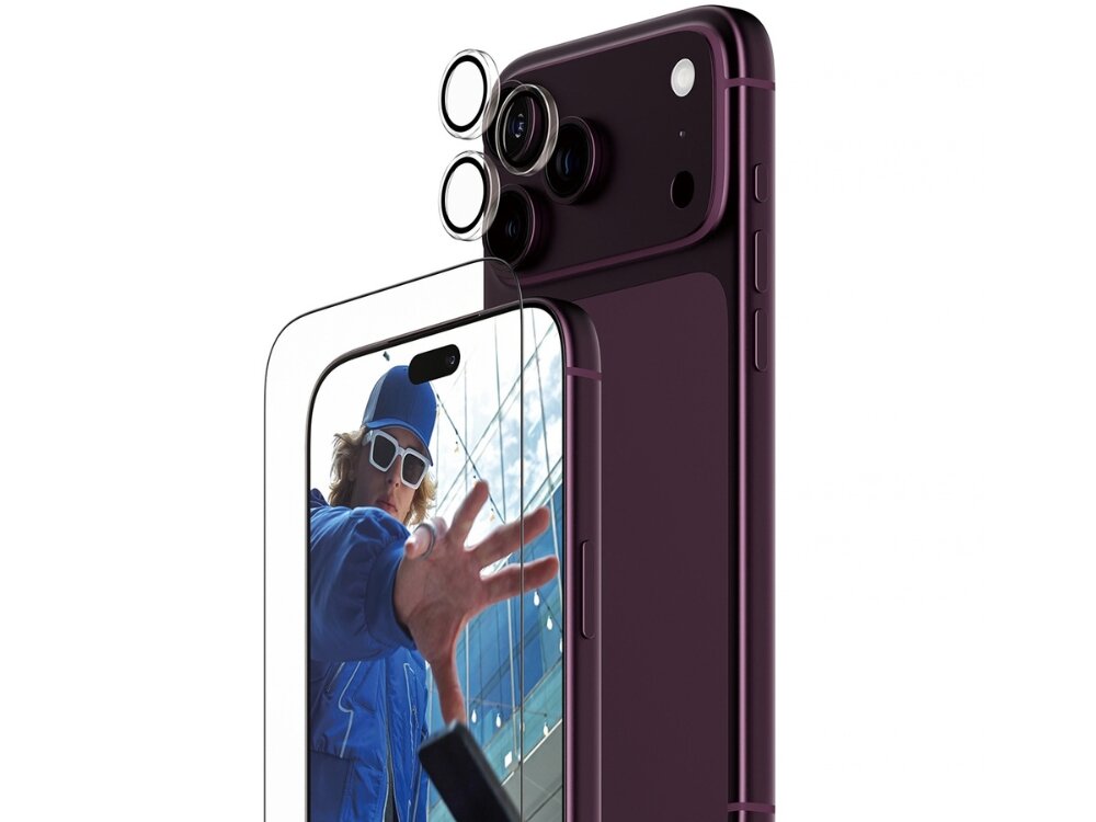 Obraz przedstawia smartfon w kolorze ciemnym z nałożonym szkłem ochronnym na ekranie oraz dodatkową ochroną na obiektywy aparatu. Na ekranie widoczna jest osoba w niebieskim stroju i okularach przeciwsłonecznych.