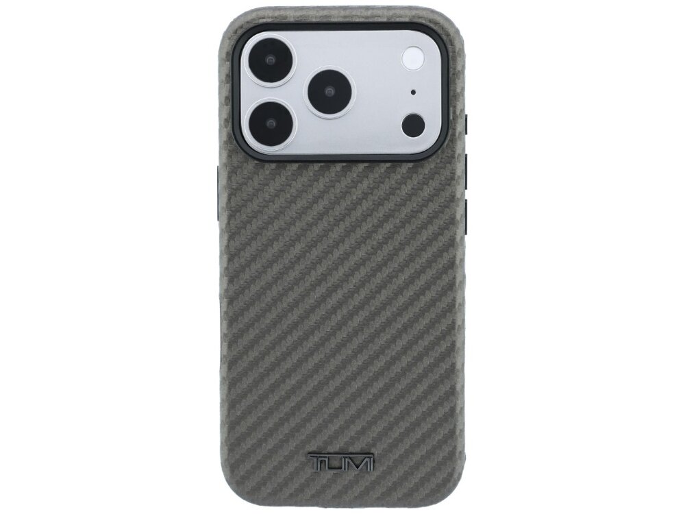Etui w antracytowym kolorze z teksturą przypominającą włókno węglowe, z wycięciem na aparat z trzema obiektywami. Na dole widoczne jest logo \'TUMI\'.