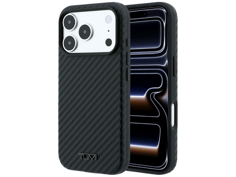 Czarne etui o fakturze karbonowej z trzema dużymi otworami na aparaty i logo \'TUMI\' na dole. W tle widoczny jest telefon z wyświetlaczem pokazującym abstrakcyjny wzór.
