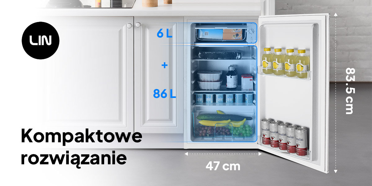 Otwarta biała lodówka z logo LIN, pokazująca wnętrze z półkami wypełnionymi produktami spożywczymi. Obok lodówki widoczny jest tekst: \'Kompaktowe rozwiązanie\', a także wymiary 83.5 cm i 47 cm oraz pojemności 6 L + 86 L.