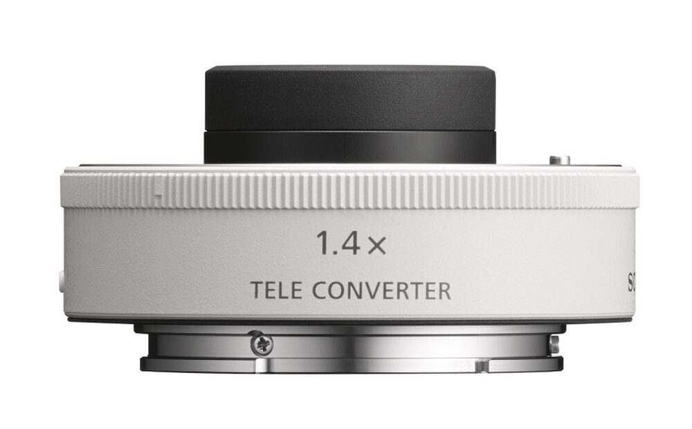 Obraz przedstawia biały telekonwerter z napisem \'1.4x TELE CONVERTER\'.