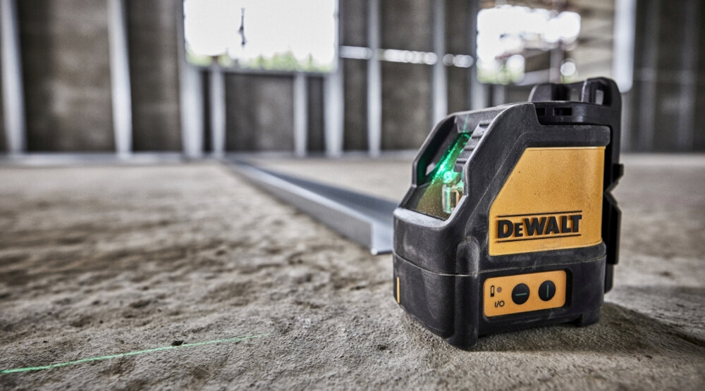Laser krzyżowy DEWALT DW088CG tryb pulsacyjny zwiaksza zasieg lasera niezawodnosc marki DEWALT stopien ochrony IP54