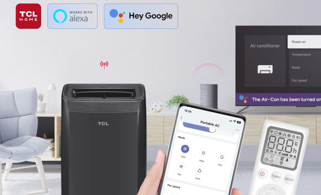 Na obrazie znajduje się czarny klimatyzator przenośny TCL z widocznym logo TCL, obok którego trzymany jest smartfon z aplikacją do sterowania klimatyzatorem. W tle widać ekran telewizora z interfejsem klimatyzatora oraz pilot z wyświetlaczem cyfrowym.
