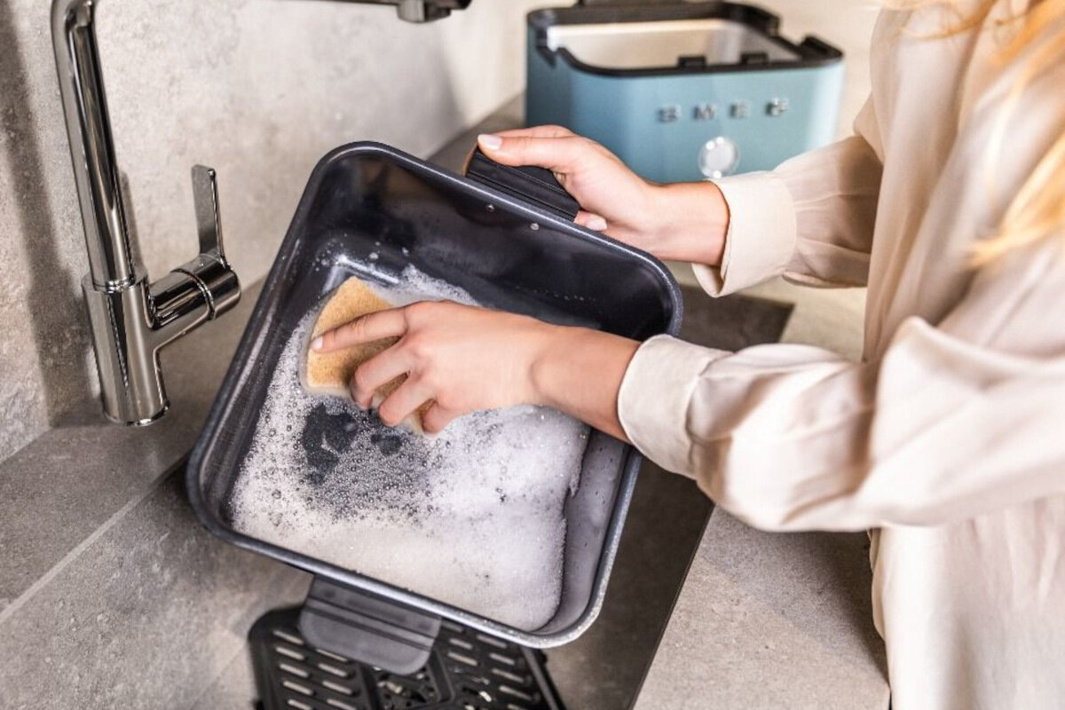 Air Fryer Frytkownica beztłuszczowa SMEG AFC01EGMEU 7l z okienkiem do obserwacji postępów gotowania