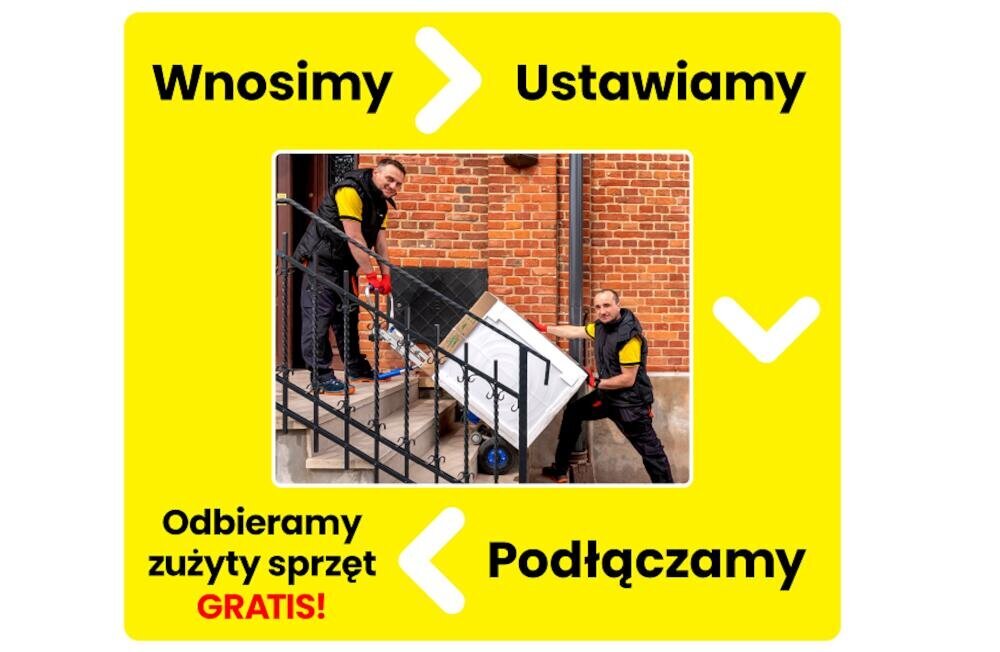 Dwóch mężczyzn wnosi pralko-suszarkę po schodach przed budynkiem z cegły. Na żółtym tle widnieją napisy: \'Wnosimy\', \'Ustawiamy\', \'Podłączamy\', \'Odbieramy zużyty sprzęt GRATIS!\'.