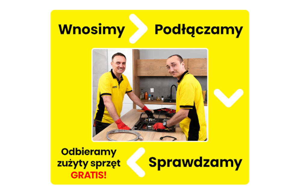 Dwóch mężczyzn w żółtych koszulkach montuje sprzęt kuchenny na blacie. Tekst na żółtym tle: \'Wnosimy\', \'Podłączamy\', \'Sprawdzamy\', \'Odbieramy zużyty sprzęt GRATIS!\'.