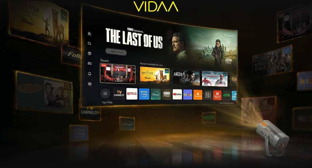 Obraz przedstawia ekran z interfejsem użytkownika platformy VIDAA, na którym widoczny jest plakat serialu \'The Last of Us\' oraz ikony aplikacji takich jak Netflix, Prime Video i YouTube. W prawym dolnym rogu znajduje się projektor emitujący światło na ekran.