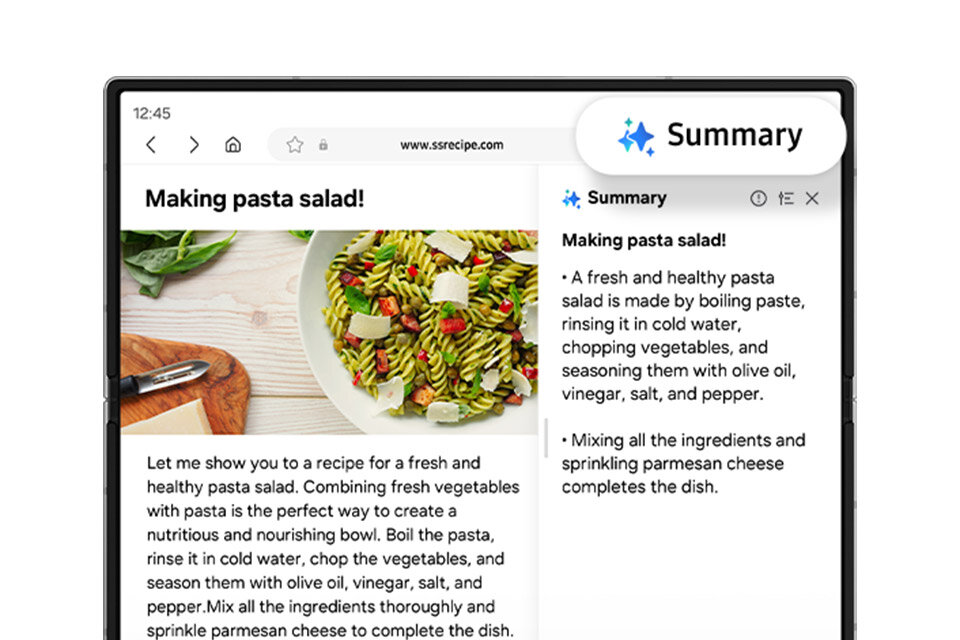 Ekran urządzenia wyświetla stronę internetową z przepisem na sałatkę makaronową oraz jej podsumowanie. Widoczny jest tekst: \'Making pasta salad!\' oraz szczegóły przepisu i podsumowania.