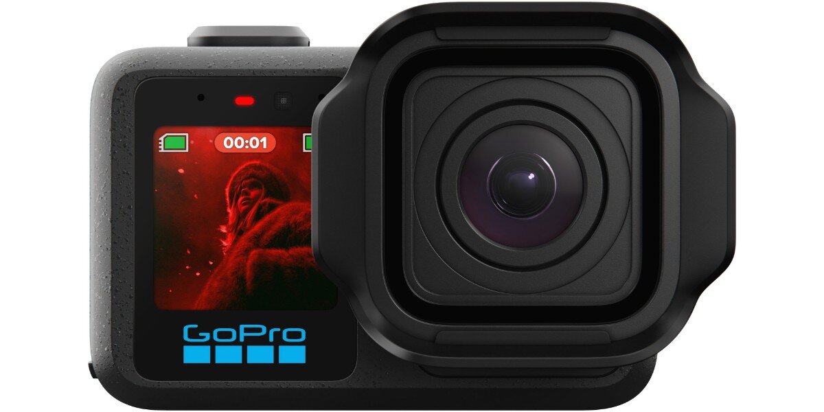 Kamera GoPro Mission 1 na białym tle.