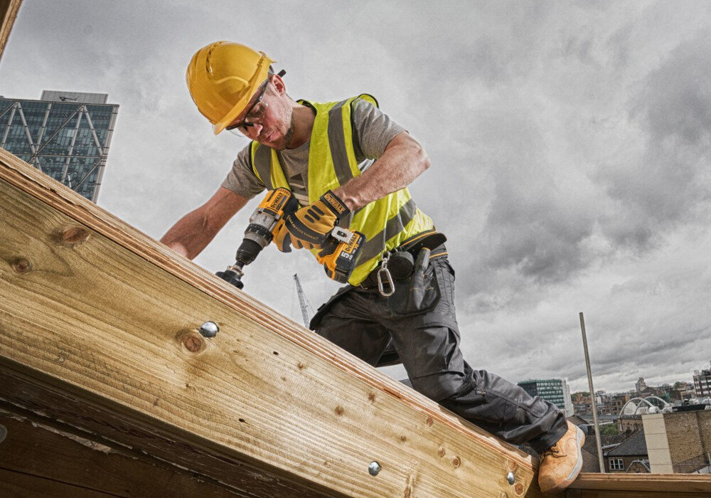 Wiertarko-wkrętarka DEWALT DCD991P2B 11 ustawień momentu obrotowego maksymalna średnica wiercenia w drewnie do 55 mm w metalu i stali do 15 mm