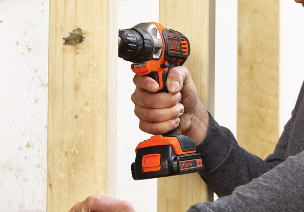 Wiertarko-wkrętarka BLACK&DECKER BDCHD18K solidny uchwyt kompaktowa konstrukcja do użytkowania w profesjonalnych warsztatach w warunkach domowych ergonomiczna rękojeść pokryta okładziną Anti-Slip