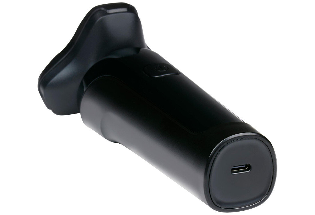 Czarna golarka z ergonomicznym uchwytem i portem ładowania USB-C na końcu. Głowica golarki ma zaokrąglony kształt z trzema ostrzami.