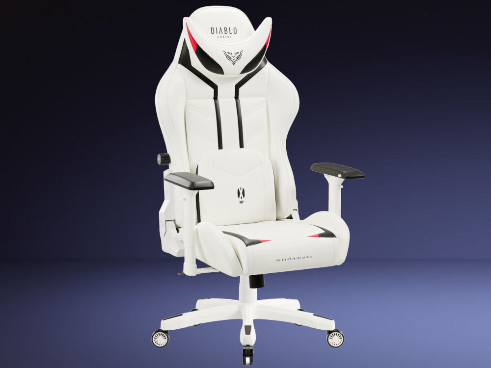 Biało-czarny fotel gamingowy z logo \'DIABLO CHAIRS\' na zagłówku i napisem \'THE POWER OF AN ENTITY\' na siedzisku. Fotel posiada regulowane podłokietniki i kółka u podstawy.