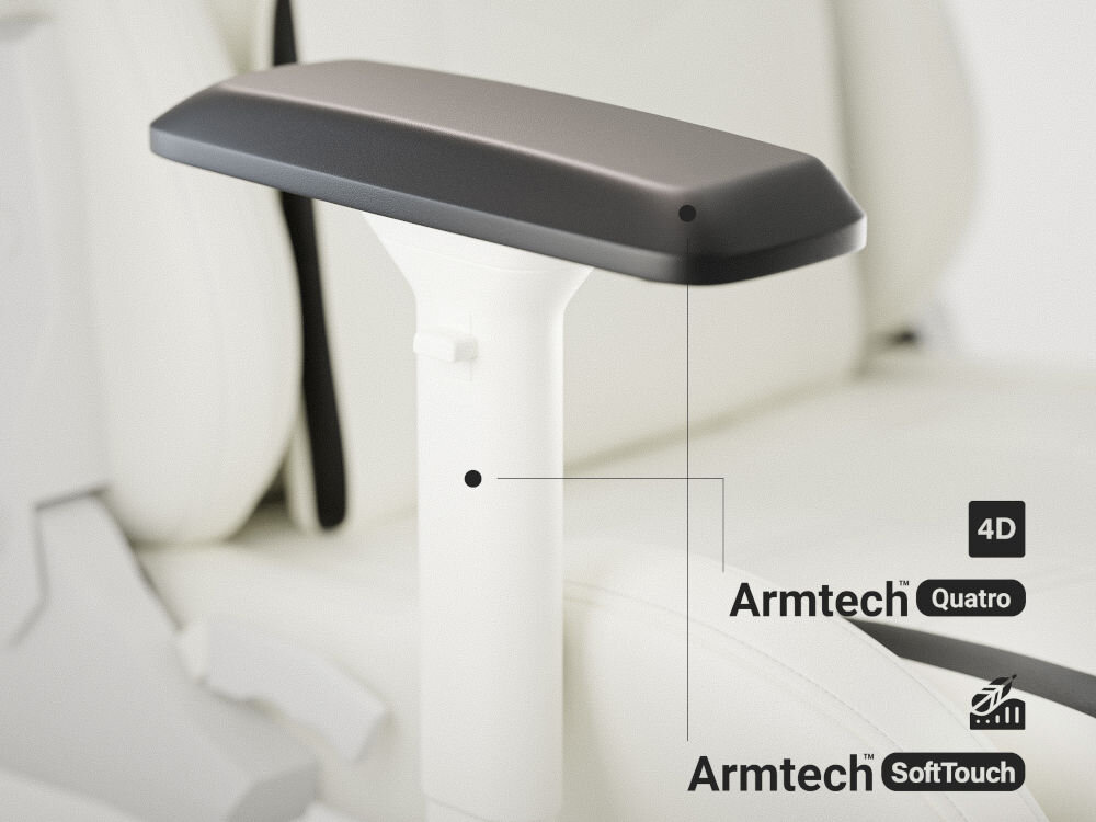 Zbliżenie na podłokietnik fotela z czarną górą i białą podstawą. Widoczny tekst: \'Armtech Quatro 4D\' oraz \'Armtech SoftTouch\'.