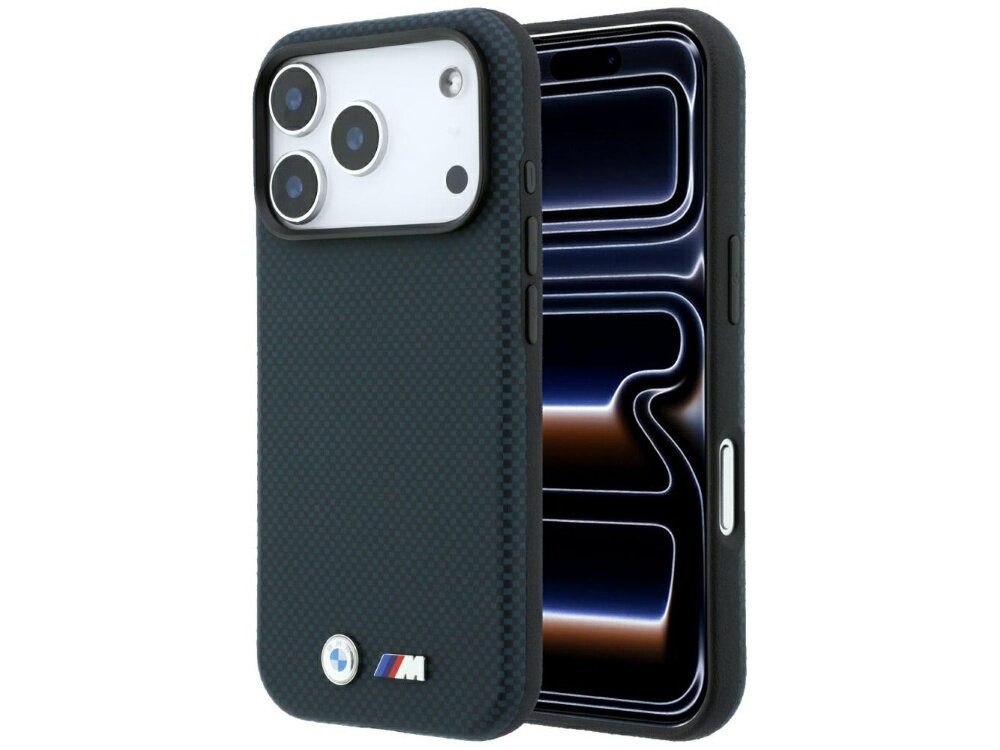 Granatowe etui z teksturą kevlaru, z logo BMW M na dole, przeznaczone do telefonu z trzema aparatami. Obok widoczny jest ekran telefonu z abstrakcyjnym wzorem.