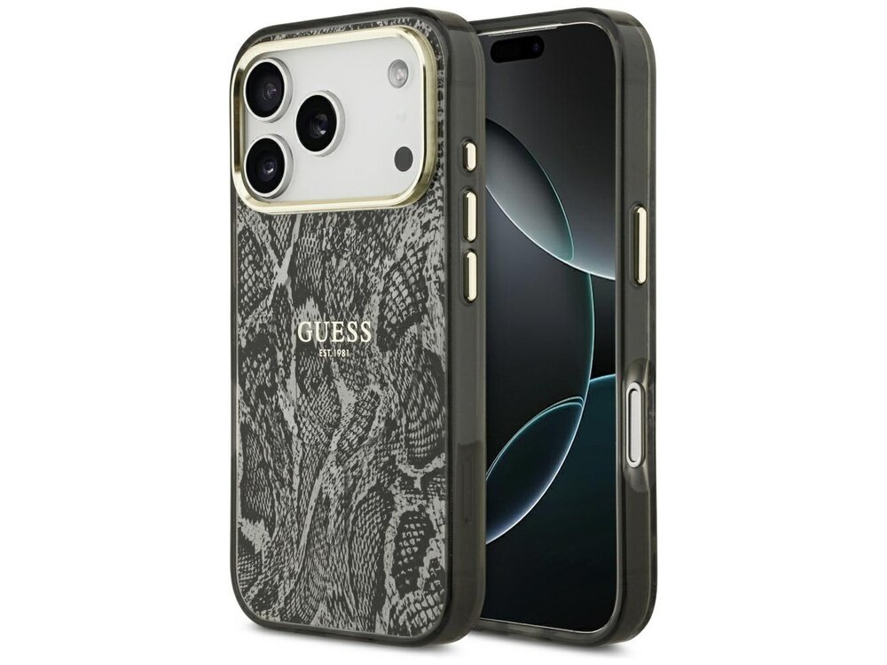 Etui na telefon z wzorem przypominającym skórę pytona, z widocznym logo \'GUESS EST 1981\'. Etui jest przeznaczone do telefonu z trzema aparatami i posiada wycięcia na przyciski oraz porty.