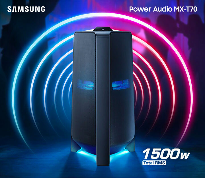Na obrazie widoczny jest głośnik Power Audio MX-T70 z logo Samsung, otoczony kolorowymi falami dźwiękowymi. W prawym dolnym rogu znajduje się napis \'1500W Total RMS\'.