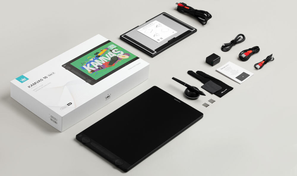 Tablet HUION Kamvas 16 gen. 3
					przydatne akcesoria, stojak ST300, pióro PW600L z 10 wymiennymi końcówkami, rękawiczka do rysowania,
					zawartość zestawu na jasnym tle, pudełko, produkt, stojak ST300, pióro PW600L, stojak na pióro, 10 wymiennych końcówek pióra, kabel 3w1 (USB-C do HDMI, 2x USB-A), 
					przedłużka kabla USB-A, kabel USB-C / USB-C, kabel USB-C / USB-A o długości ok. 1 m, zasilacz, rękawiczka do rysowania, 
					ściereczka z mikrofibry, skrócona instrukcja obsługi