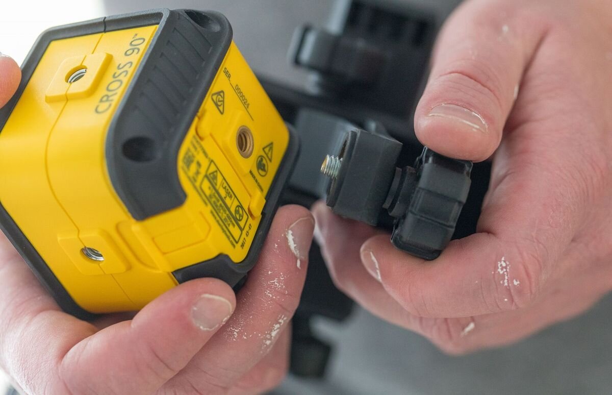 Laser krzyżowy STANLEY CROSS90 STHT77592-1, skosy, schody, kąty, funkcja, laser montowany do uchwytu