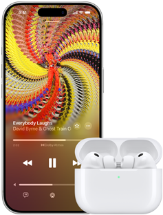 Na obrazie widoczny jest smartfon z kolorowym, abstrakcyjnym wzorem na ekranie oraz białe słuchawki dokanałowe w otwartym etui. Na ekranie smartfona wyświetlana jest muzyka: \'Everybody Laughs\' David Byrne & Ghost Train, z ikoną Dolby Atmos.