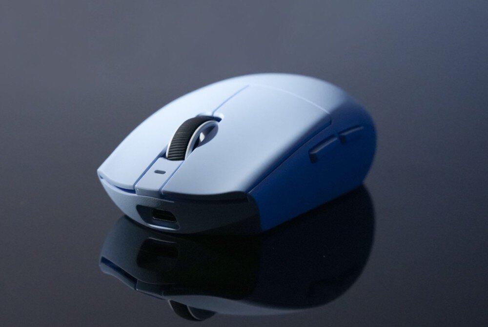 Mysz MCHOSE G3 V2 Mysz komputerowa ujęta od przodu z widoczną rolką przewijania, dwoma przyciskami głównymi, gniazdem USB-C na przedniej krawędzi oraz dwoma przyciskami bocznymi