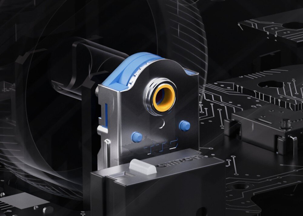 Mysz MCHOSE K7 Ultra Przekrój techniczny wnętrza myszy komputerowej ukazujący mechanizm rolki i przełącznik na płytce drukowanej