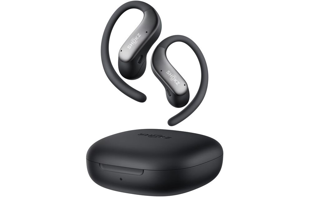 Słuchawki powietrzne SHOKZ OpenFit Air 2, 7,2 g, stop Ni-Ti 0,75 mm, ergonomiczny zaczep na ucho, słuchawki wraz z etui ładującym na białym tle