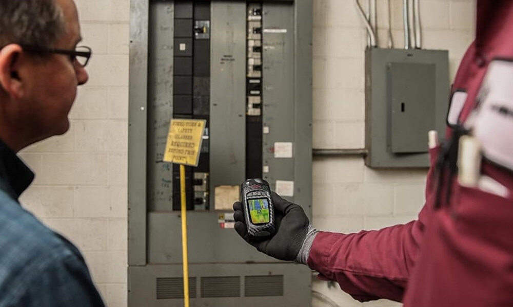 Kamera termowizyjna SEEK THERMAL Reveal Pro FF (RQ-EAAX) parametry czujnik czułość rozdzielczość zakres technologie płynność