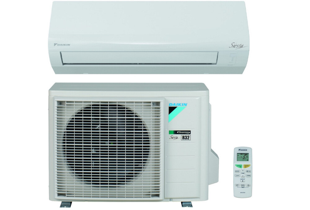 Na obrazie widoczny jest zestaw klimatyzatora składający się z jednostki wewnętrznej, zewnętrznej oraz pilota. Na jednostkach widoczne są napisy: \'DAIKIN\', \'Siesta\', \'R32\'.