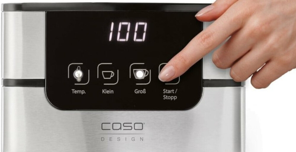 Panel sterowania urządzenia z wyświetlaczem pokazującym liczbę 100 oraz przyciskami oznaczonymi jako Temp., Klein, Groß, Start/Stopp. Na obudowie widoczne jest logo \'CASO DESIGN\'.