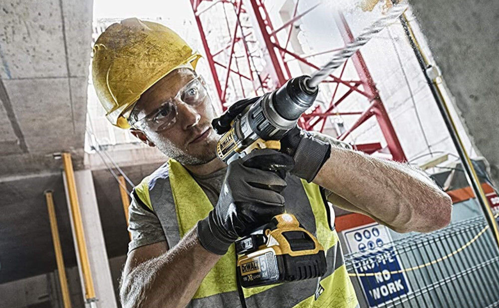 Zestaw elektronarzędzi DEWALT DCK654P3T trwałe metalowe koła zębate przekładnia o dwóch biegach funkcja udaru wiercenie w drewnie do 40 mm w metalu i w betonie do 13 mm