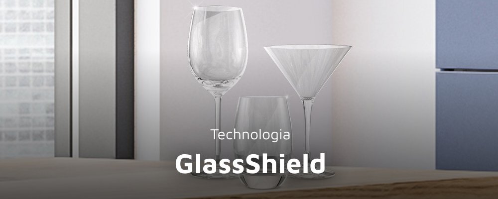 Na drewnianym blacie stoją trzy szklane kieliszki o różnych kształtach. Na obrazie widoczny jest tekst: \'Technologia GlassShield\'.