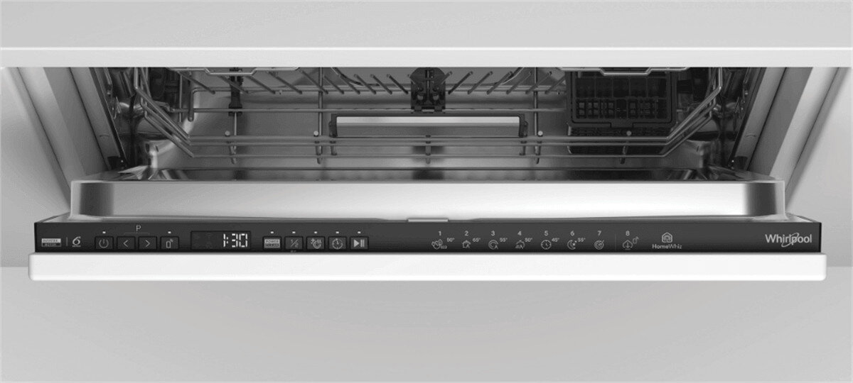 ZMYWARKA WHIRLPOOL W8IC1542MEXPL MAXISPACE POWERCLEAN Zbliżenie na panel sterowania zmywarki Whirlpool z wyświetlaczem i przyciskami wyboru programów Połowa załadunku Extra Dry Silent Aquastop program samoczyszczenia