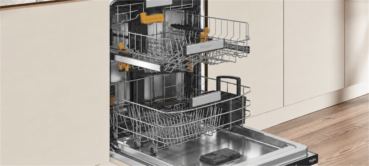 ZMYWARKA WHIRLPOOL W8IC1542MEXPL MAXISPACE POWERCLEAN Otwarta zmywarka Whirlpool z trzema koszami i elastycznym systemem organizacji naczyń. Wnętrze zostało zaprojektowane z myślą o maksymalnym wykorzystaniu dostępnej przestrzeni NaturalDry opóźnienie startu Light on the Floor regulowany kosz komora Inox