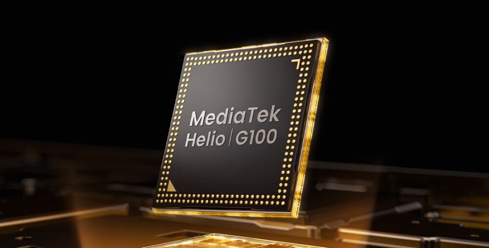 Obraz przedstawia procesor z napisem \'MediaTek Helio G100\' na ciemnym tle z elementami złotego koloru.