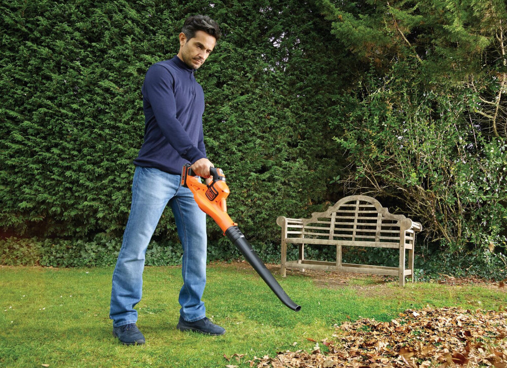 Dmuchawa do liści BLACK & DECKER GWC1820PC lekka konstrukcja 1,7 kg poziom dzwieku 89 dB wygoda wydajnosc niezawodnosc