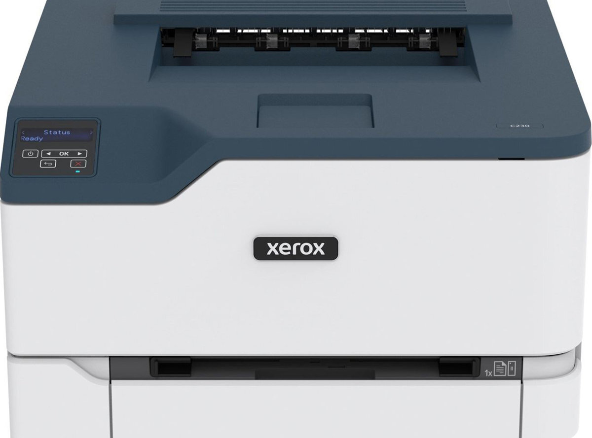 Na obrazie widoczna jest drukarka z logo \'xerox\' na przednim panelu. Na górze znajduje się panel sterowania z wyświetlaczem i przyciskami, a obudowa jest w kolorze białym i ciemnoniebieskim.