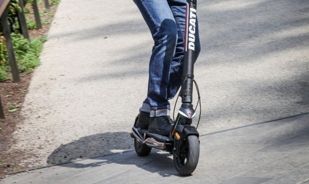 Hulajnoga elektryczna APRILIA E-SRZ 50km 350W 10