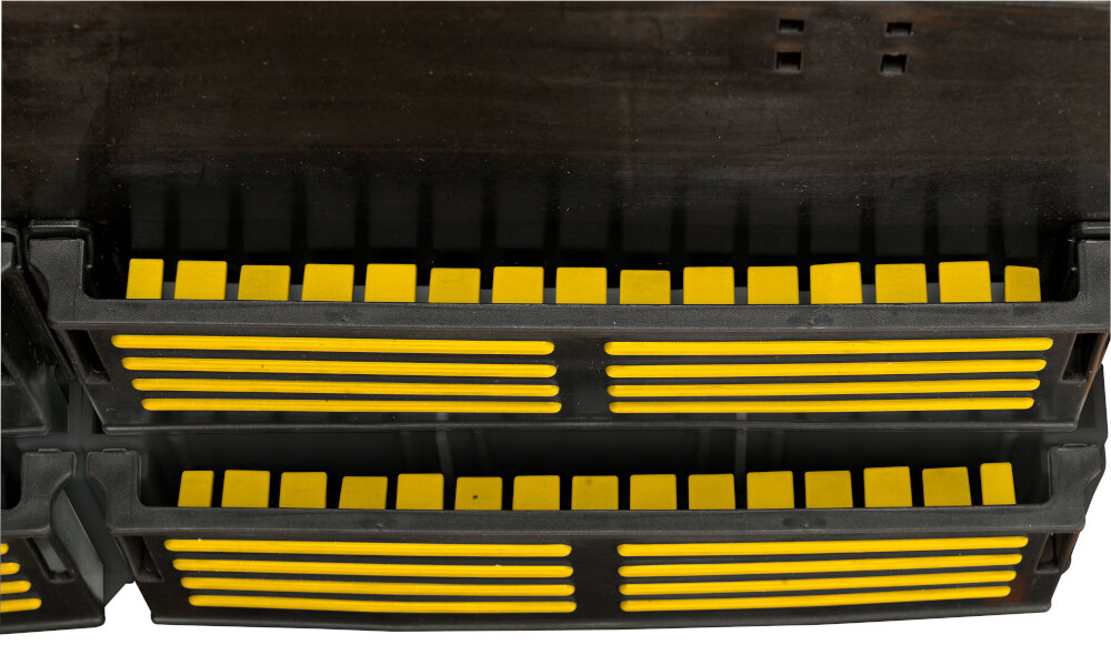 Walizka narzędziowa STANLEY FMST1-71943 Fatmax zbliżenie na przegródki wyjmowane przegródki dostosować do wielkości narzędzi i akcesoriów ruchome elementy porządek