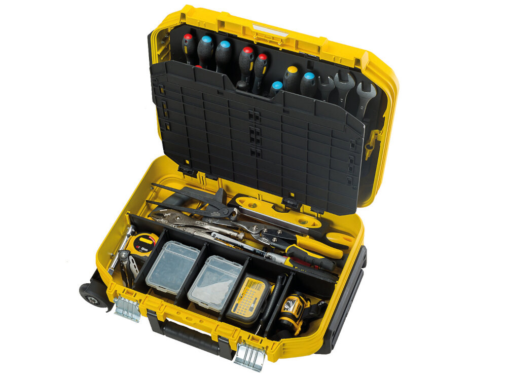 Walizka narzędziowa STANLEY FMST1-72383 Fatmax otwarta walizka na białym tle wnętrze wypełnione narzędziami pojemność około 16,8 litra udźwig do 30 kg wymiary 500 × 405 × 543 mm waga 7,6 kg solidna stabilna trwałość praktyczność zaplanowana przestrzeń wewnętrzna
