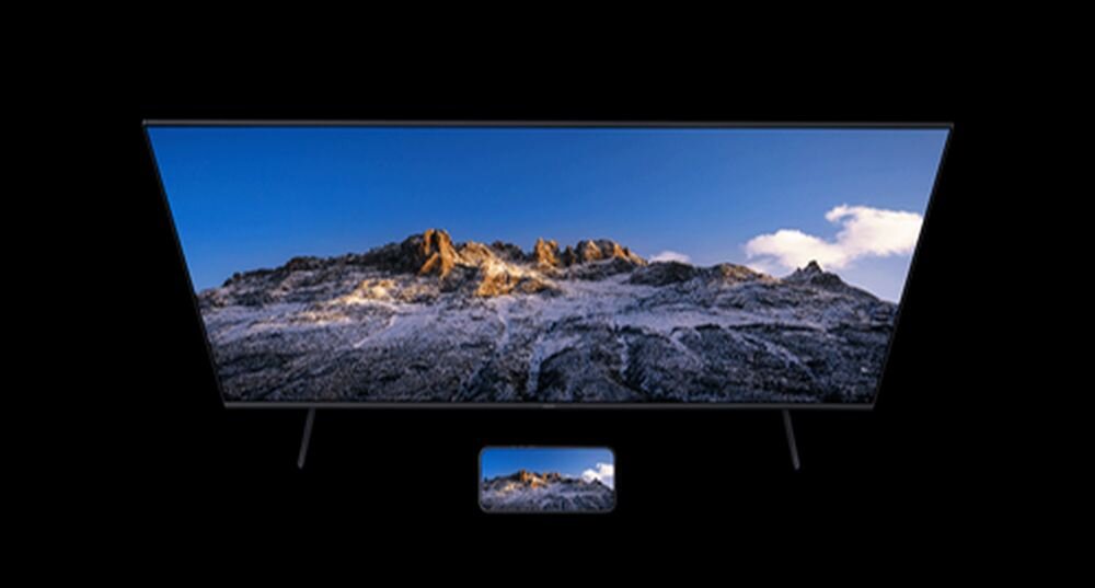 Telewizor XIAOMI X Mini 2026 75 QD-Mini LED Game Boost 120 Hz HDMI 2.1 ALLM MEMC 4K 60 Hz, telewizor wraz z smartfonem na czarnym tle