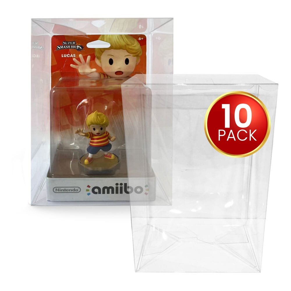 Na obrazie widoczna jest figurka Amiibo w przezroczystym opakowaniu z napisem \'Super Smash Bros. Lucas\'. Obok znajduje się przezroczysty pokrowiec z czerwonym oznaczeniem \'10 PACK\'.
