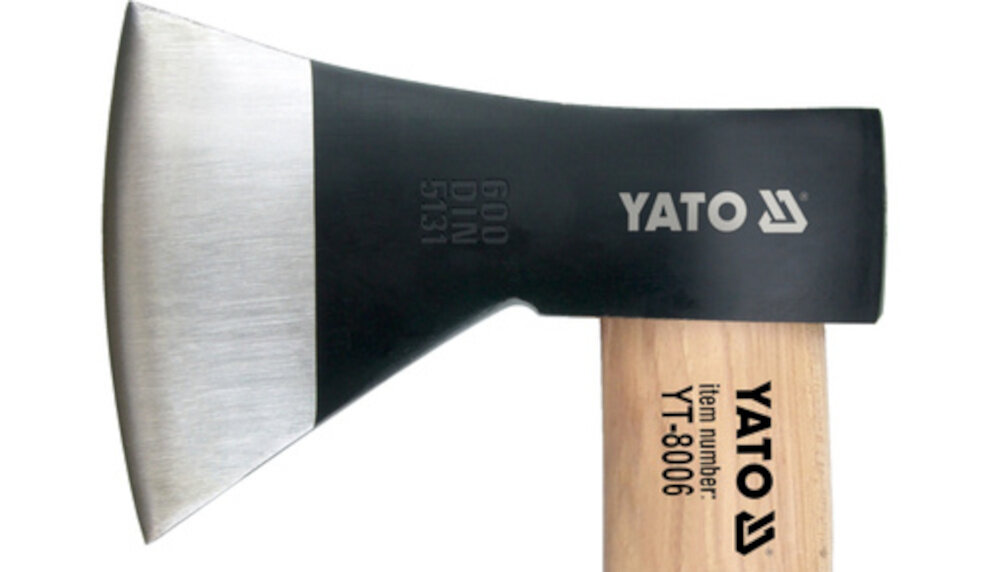 Siekiera uniwersalna YATO YATO YT-8006 1.6 kg obuch waga 1600 g z hartowanej kutej na zimno stali weglowej trwalosc ostrosc szlifowane ostrze z czernionym wykonczeniem odporne na korozje precyzja