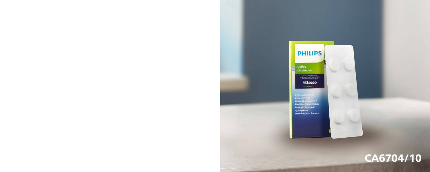 Na obrazie widoczna jest opakowanie produktu z logo PHILIPS oraz białe opakowanie z tabletkami. W prawym dolnym rogu znajduje się napis \'CA6704/10\'.